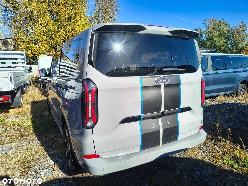 Ford Tourneo Custom - 8