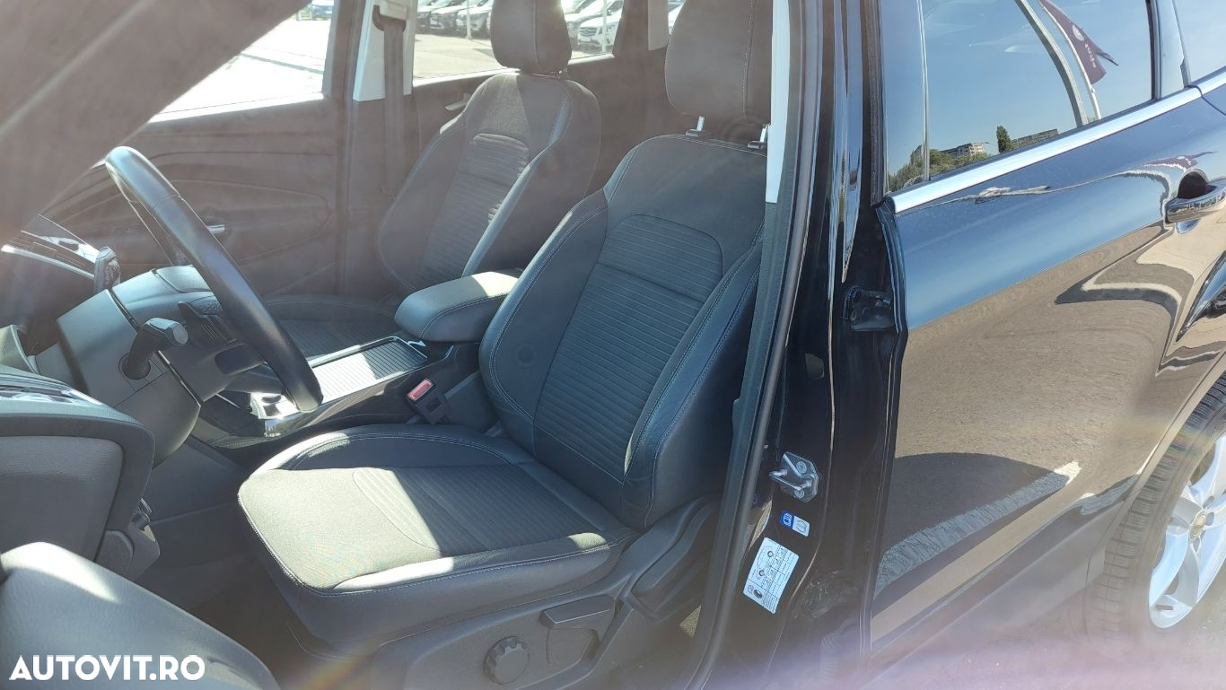 Ford Kuga - 10
