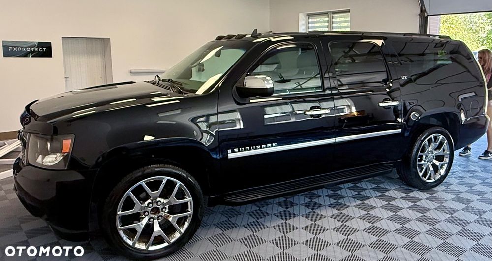Chevrolet Suburban - 11