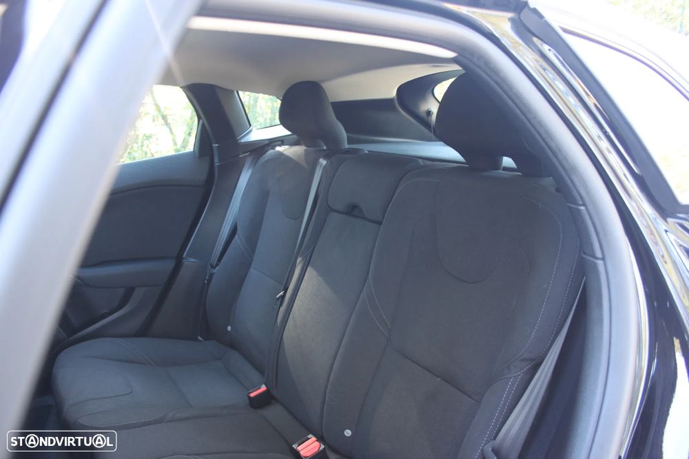 Volvo V40 2.0 D2 Momentum Eco - 21