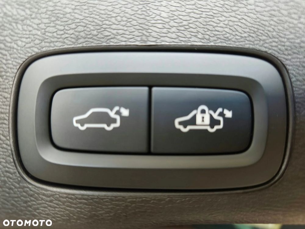 Volvo XC 60 B5 B AWD Ultimate Dark - 32