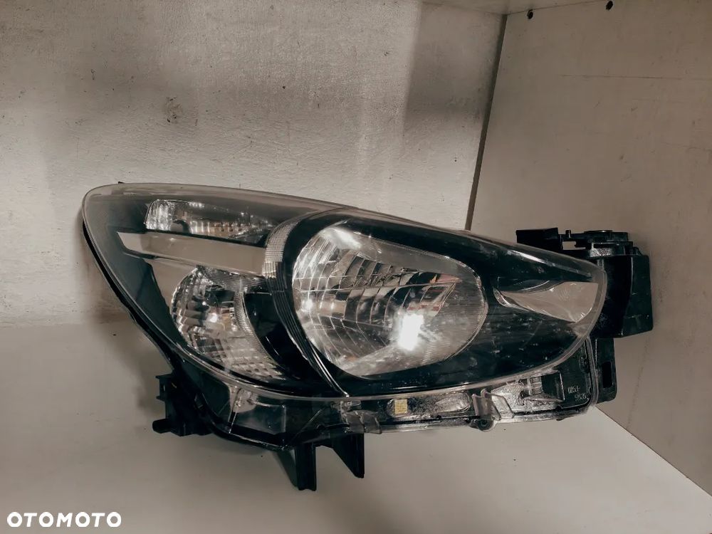 LAMPA PRZEDNIA PRZÓD LEWA PRAWA MAZADA 2 II - 4