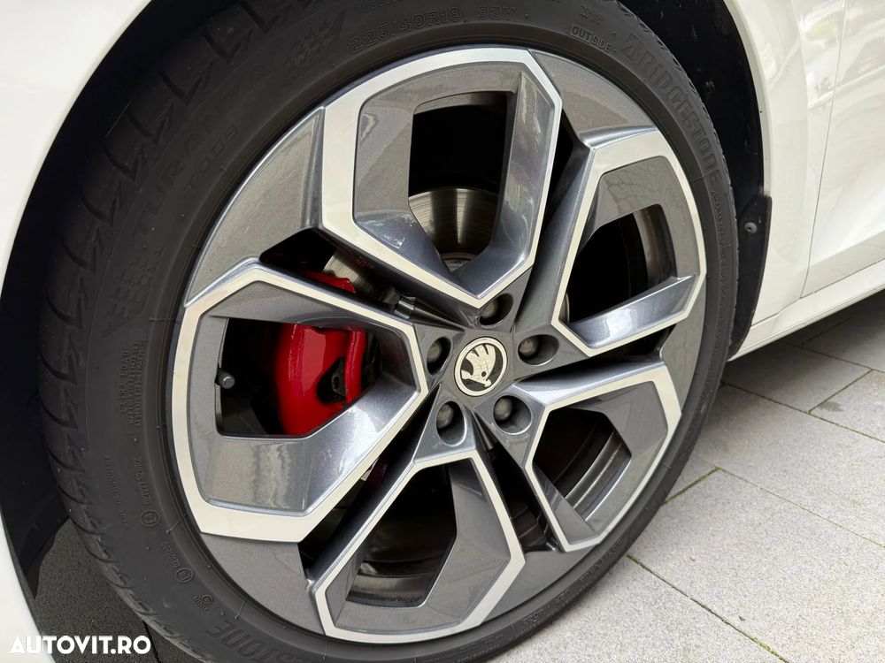 Skoda Octavia 2.0 TDI DSG RS Plus - 25