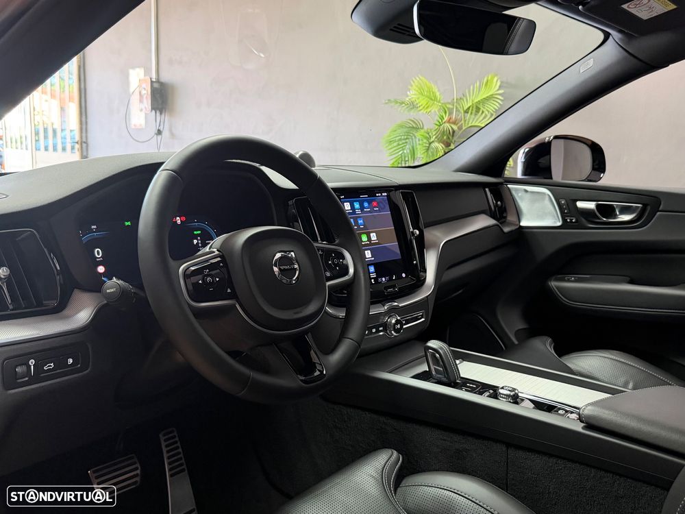 Volvo XC 60 T6 AWD Recharge Geartronic RDesign Expression - 4