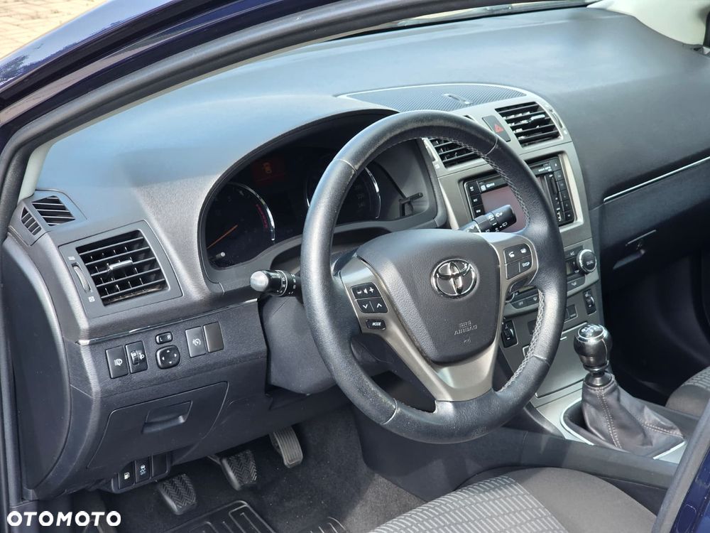 Toyota Avensis - 17