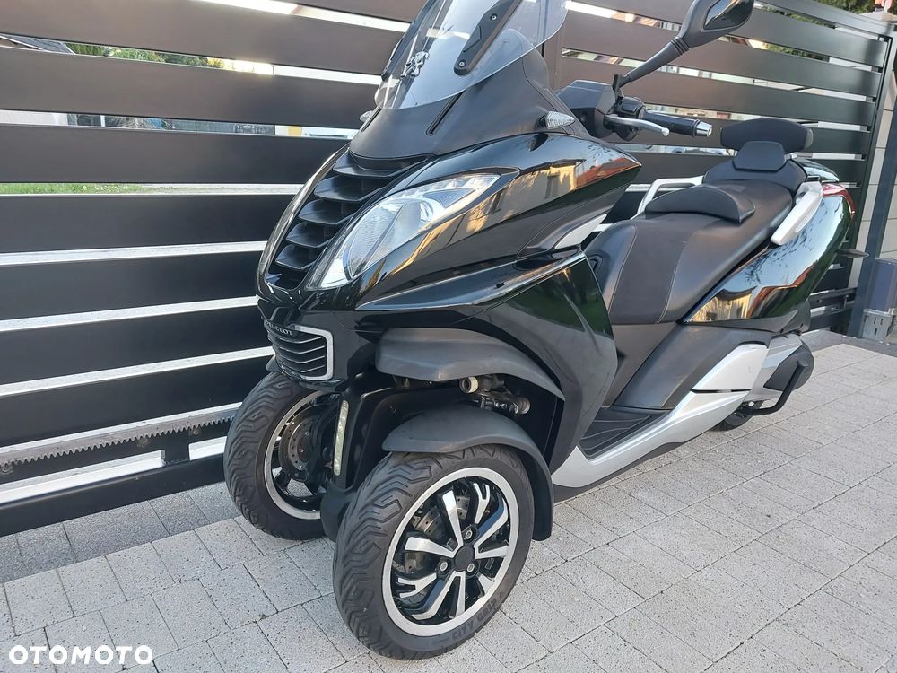 Peugeot Metropolis - 8