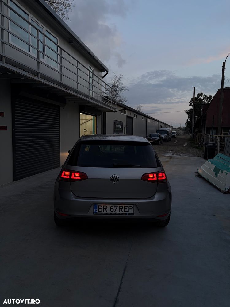 Volkswagen Golf - 23