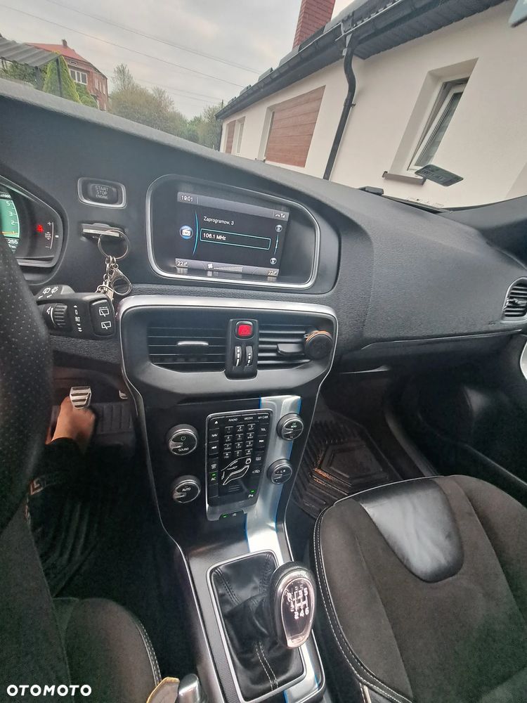 Volvo V40 D2 R-Design - 26