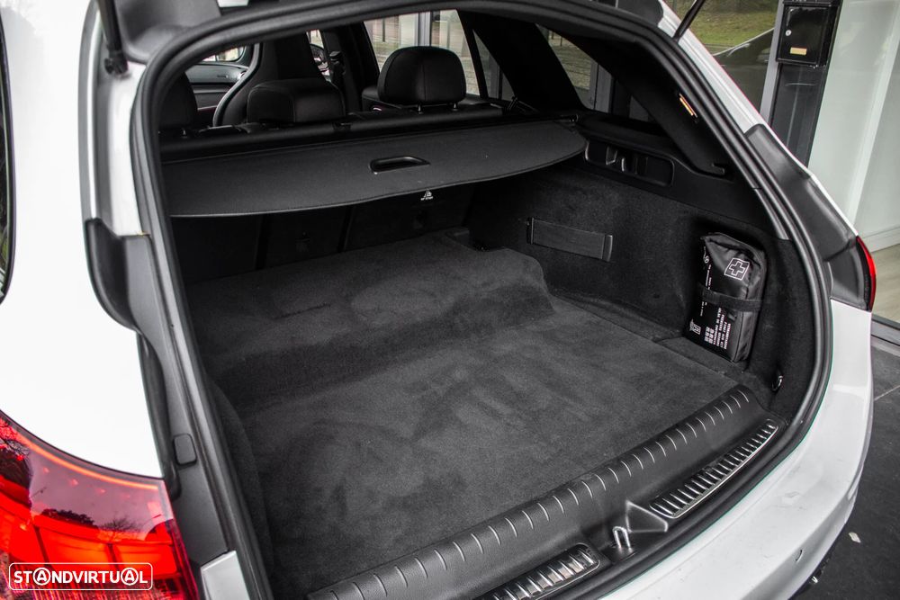 Mercedes-Benz C 63 AMG S E Performance 4Matic - 29