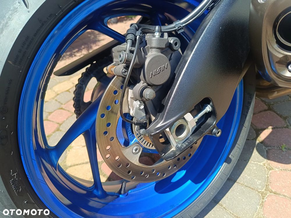 Suzuki GSX 1000 - 23