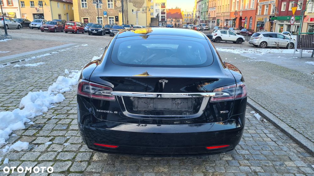 Tesla Model S - 9