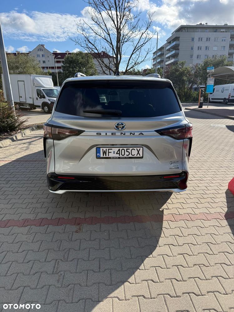 Toyota Sienna - 7