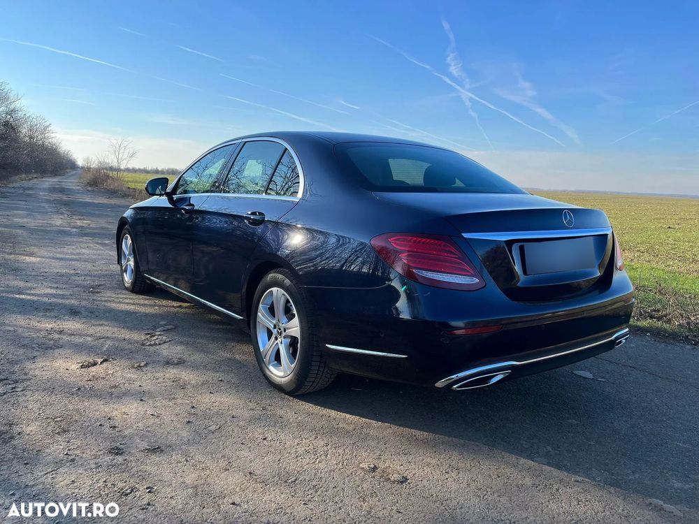 Mercedes-Benz E 220 d 4Matic 9G-TRONIC Exclusive - 3