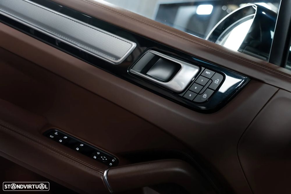 Porsche Cayenne Coupé E-Hybrid Platinum Edition - 30
