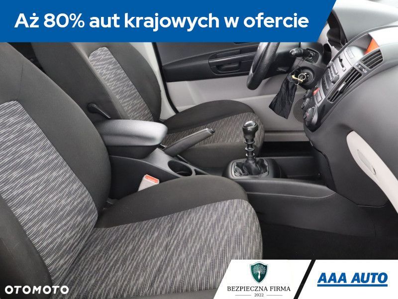 Kia Ceed - 11