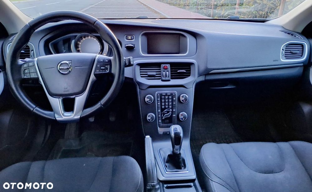 Volvo V40 T2 Momentum - 10