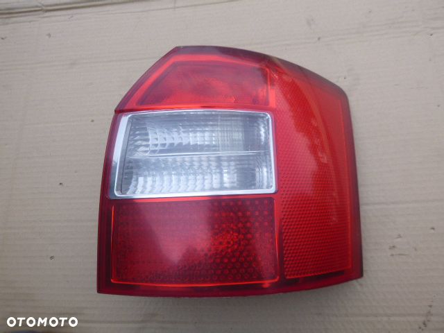 LAMPA PRAWY TYŁ PRAWA TYLNA AUDI A4 B6 KOMBI - 1