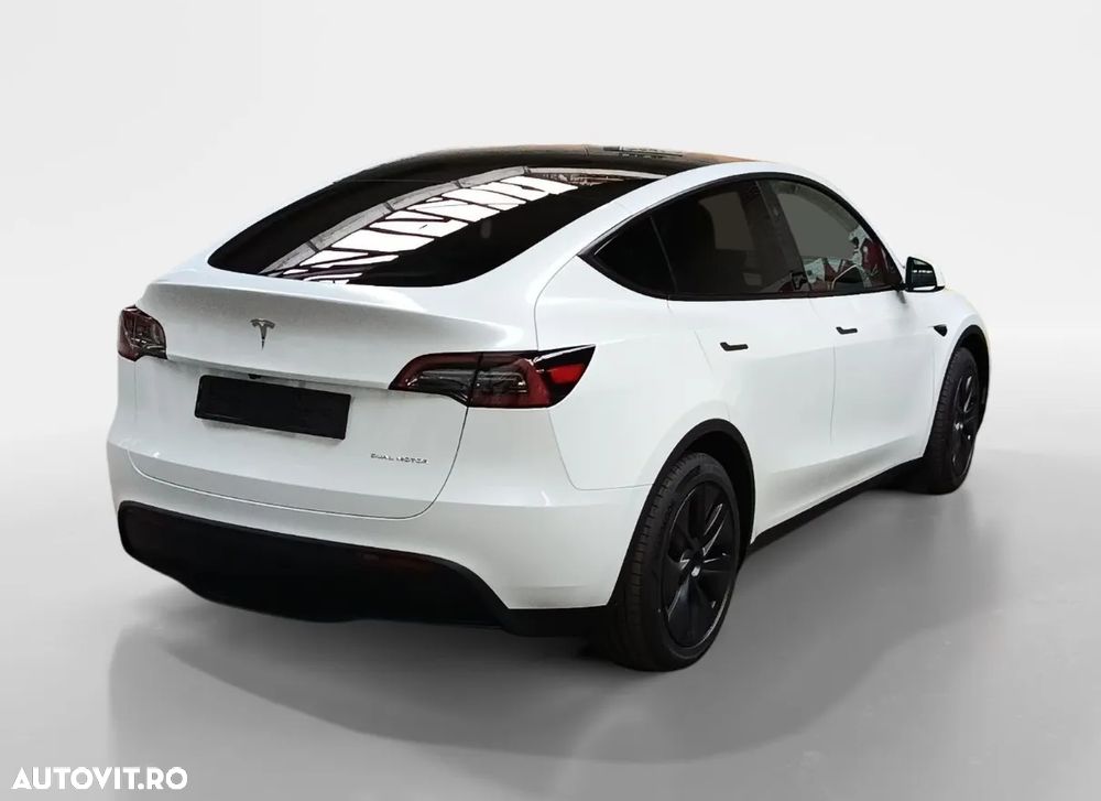 Tesla Model Y - 6