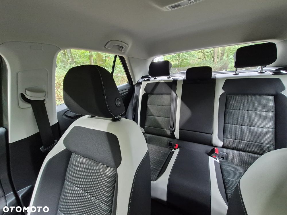 Volkswagen T-Roc - 16