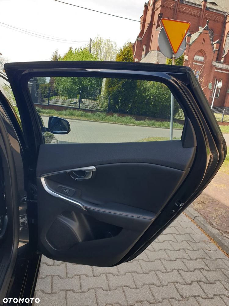 Volvo V40 D2 R Design - 32