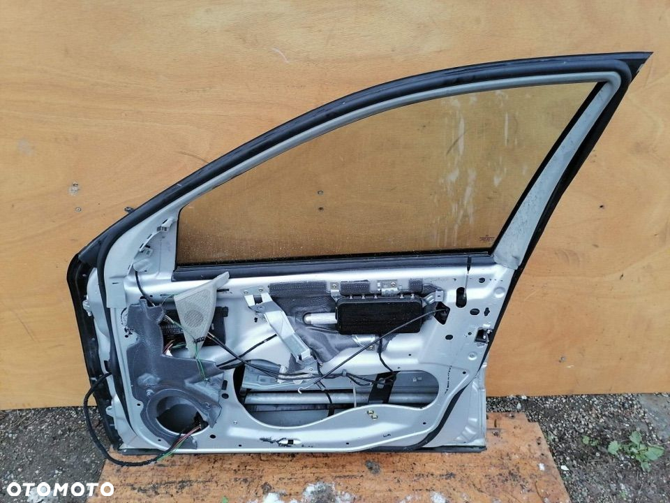 Mercedes c 203 zamek drzwi prawy przód szyba podnośnik listwa - 2