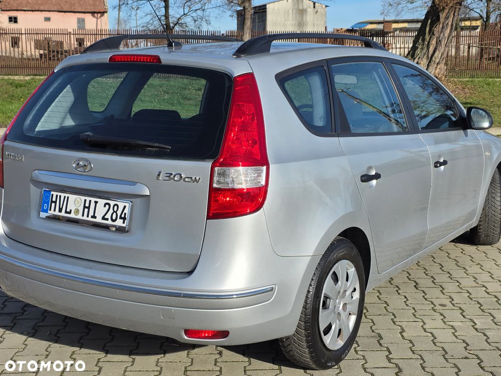 Hyundai i30 i30cw 1.6 blue Comfort - 13