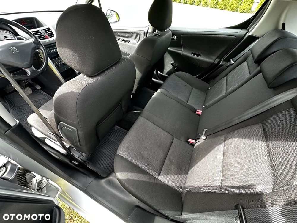 Peugeot 207 - 17