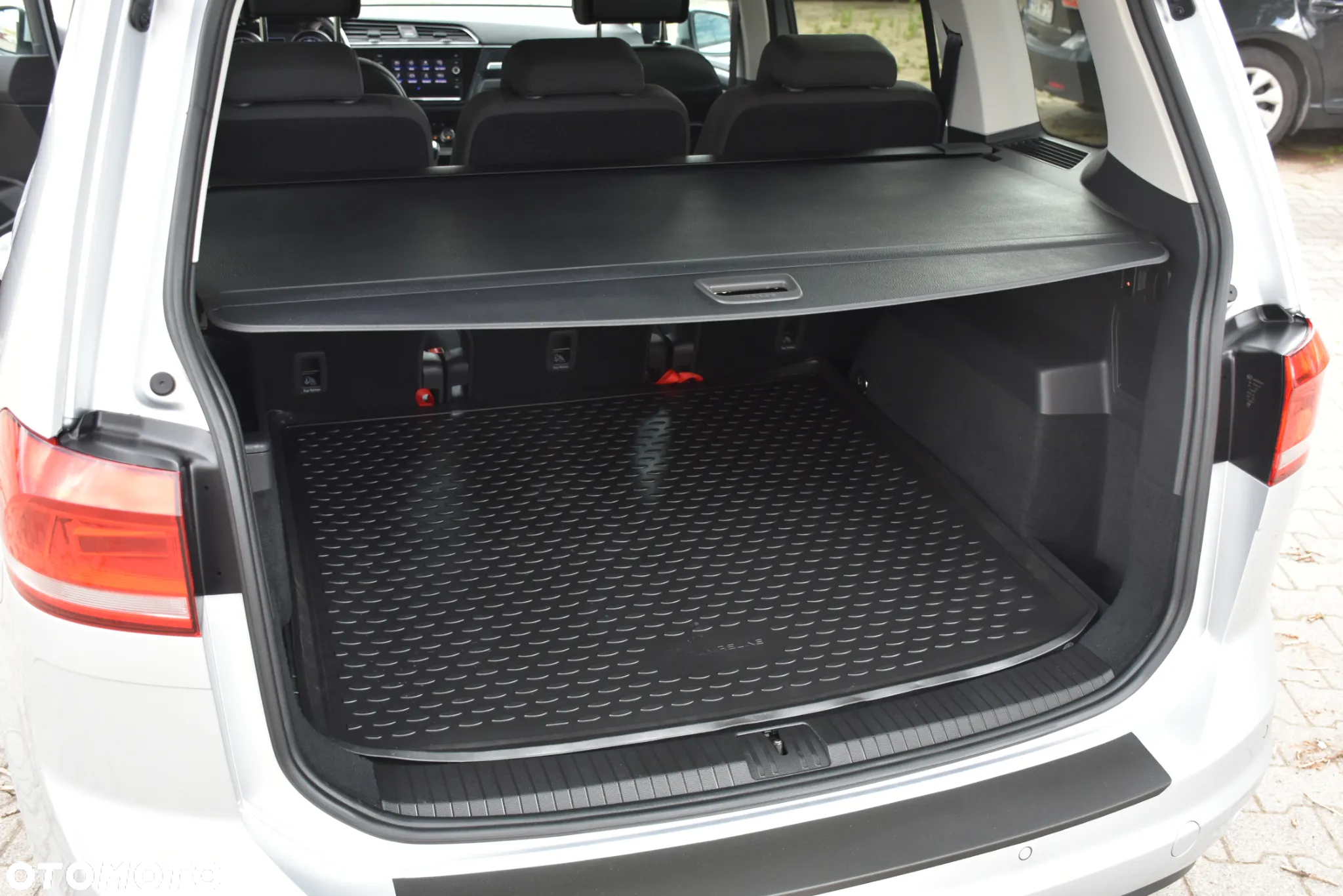 Volkswagen Touran 2.0 TDI SCR UNITED - 24