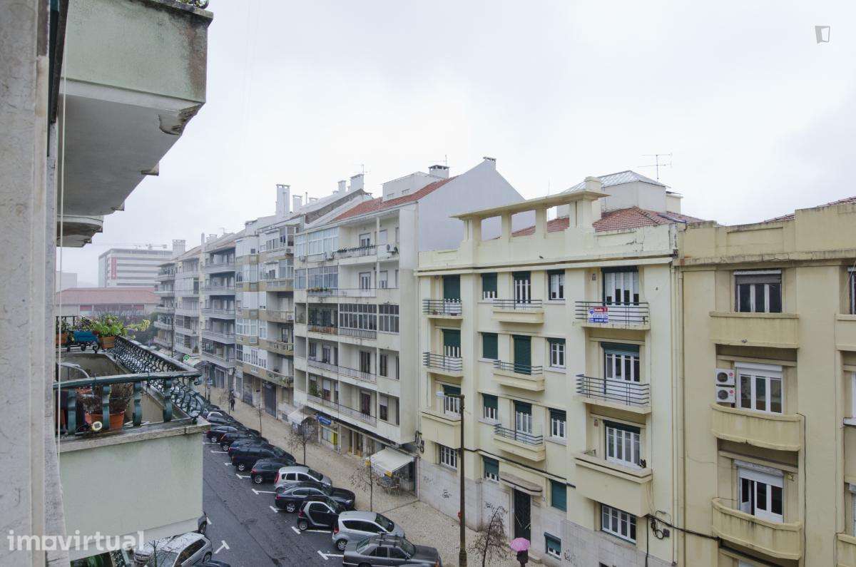 Quarto - localizado em São Sebastião Lisbon - Grande imagem: 4/16