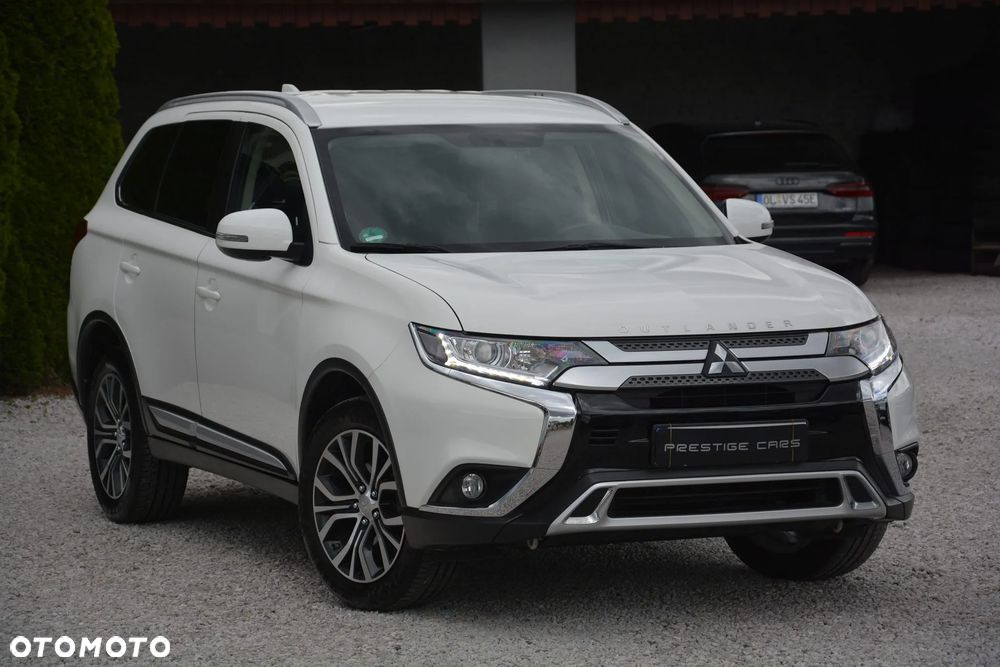 Mitsubishi Outlander - 2