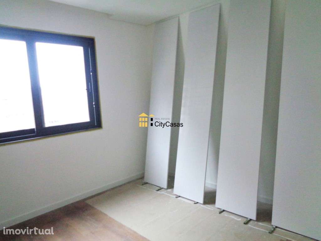 Andar Moradia T2 Renovado em Valbom - Grande imagem: 4/16