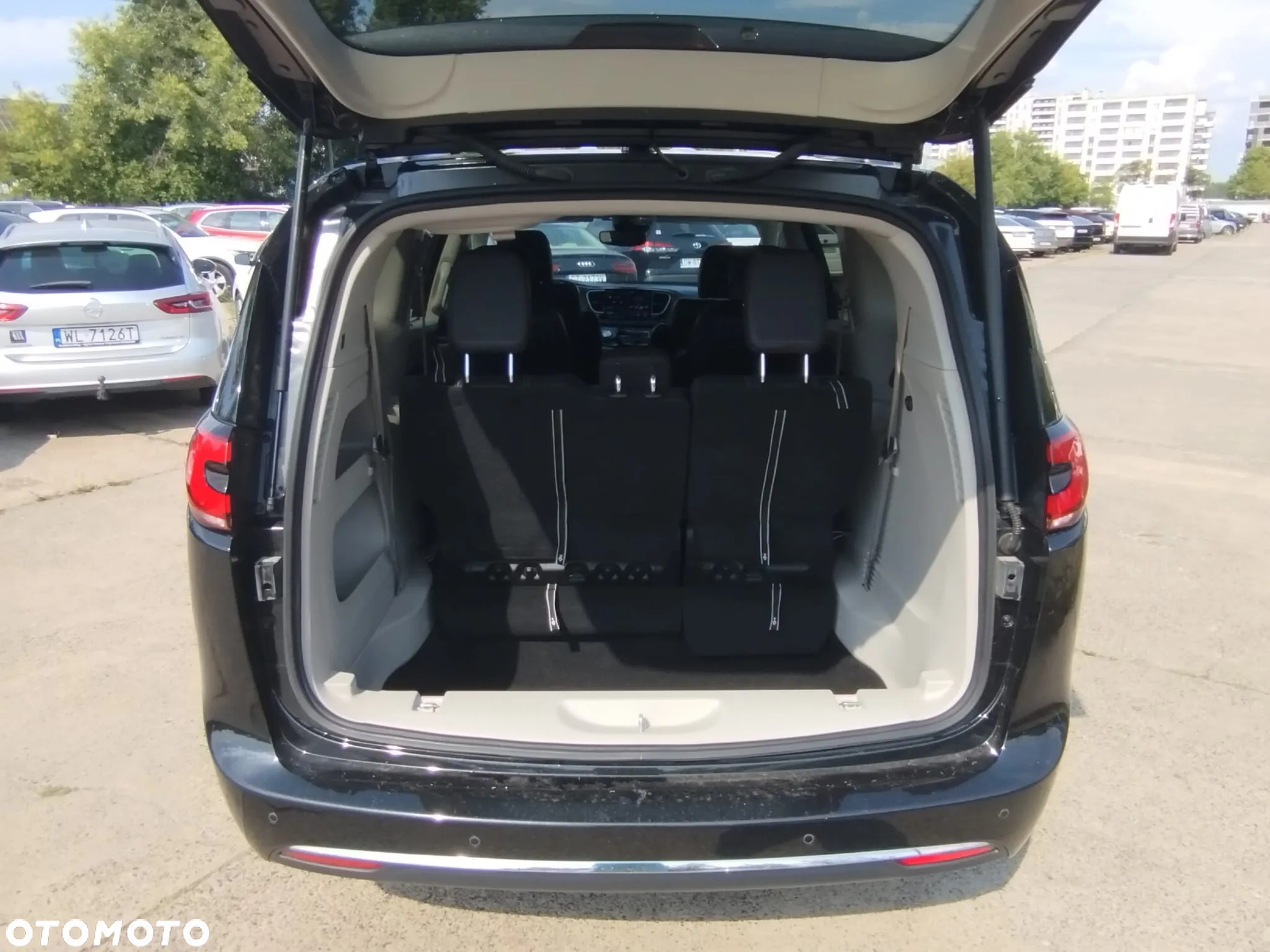 Chrysler Pacifica - 30
