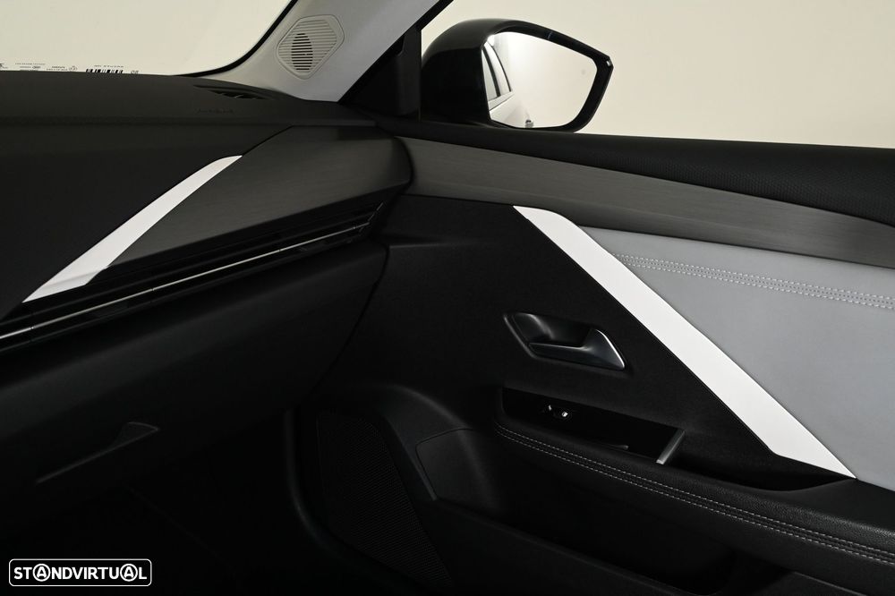 Opel Astra 1.2 T Elegance - 21