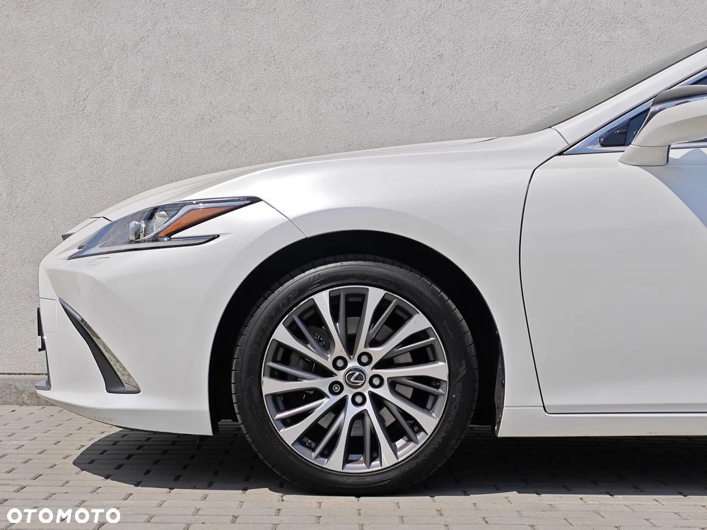 Lexus ES 300h Business Edition - 11