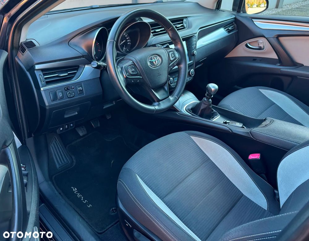 Toyota Avensis Touring Sports 1.6 D-4D Executive - 4