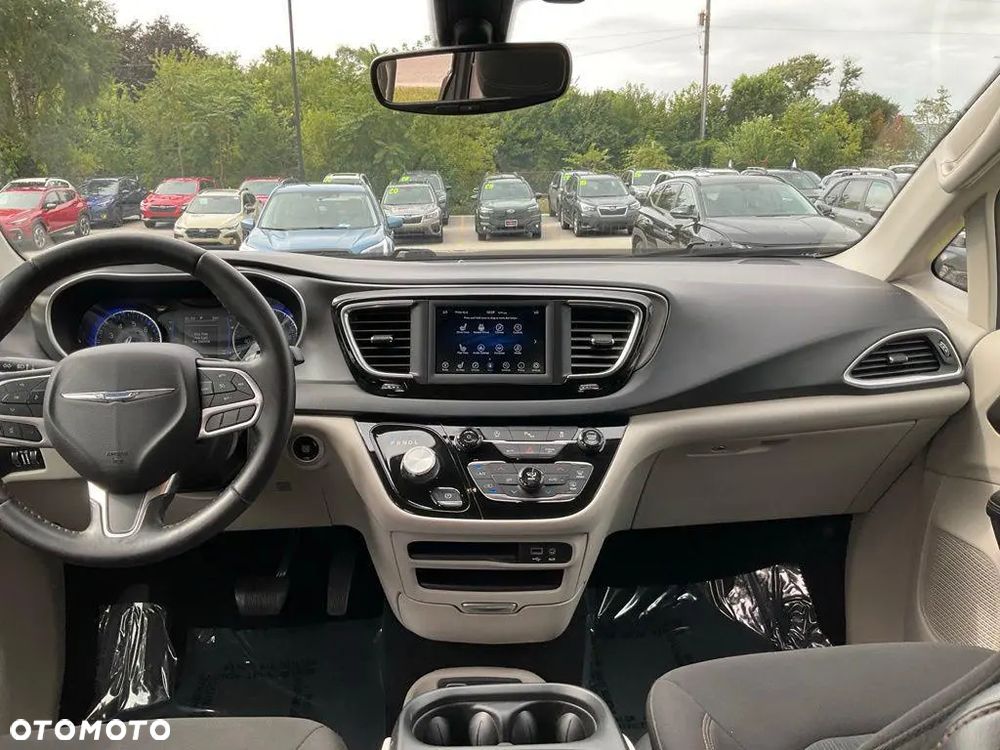Chrysler Pacifica - 10