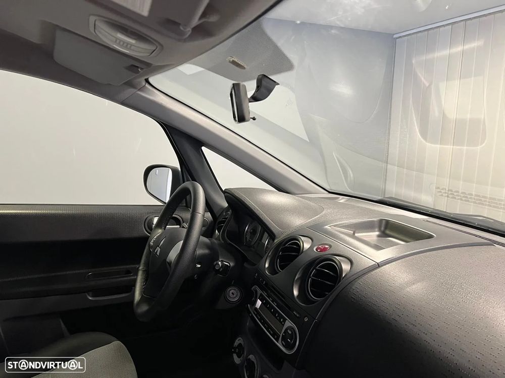 Mitsubishi Colt 1.1 Invite JLL - 11