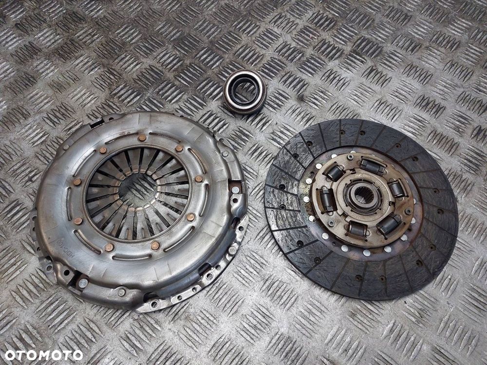 SPRZĘGŁO TARCZA + DOCISK + ŁOŻYSKO OPOROWE KIA CEED I 1.6 CRDI - 1