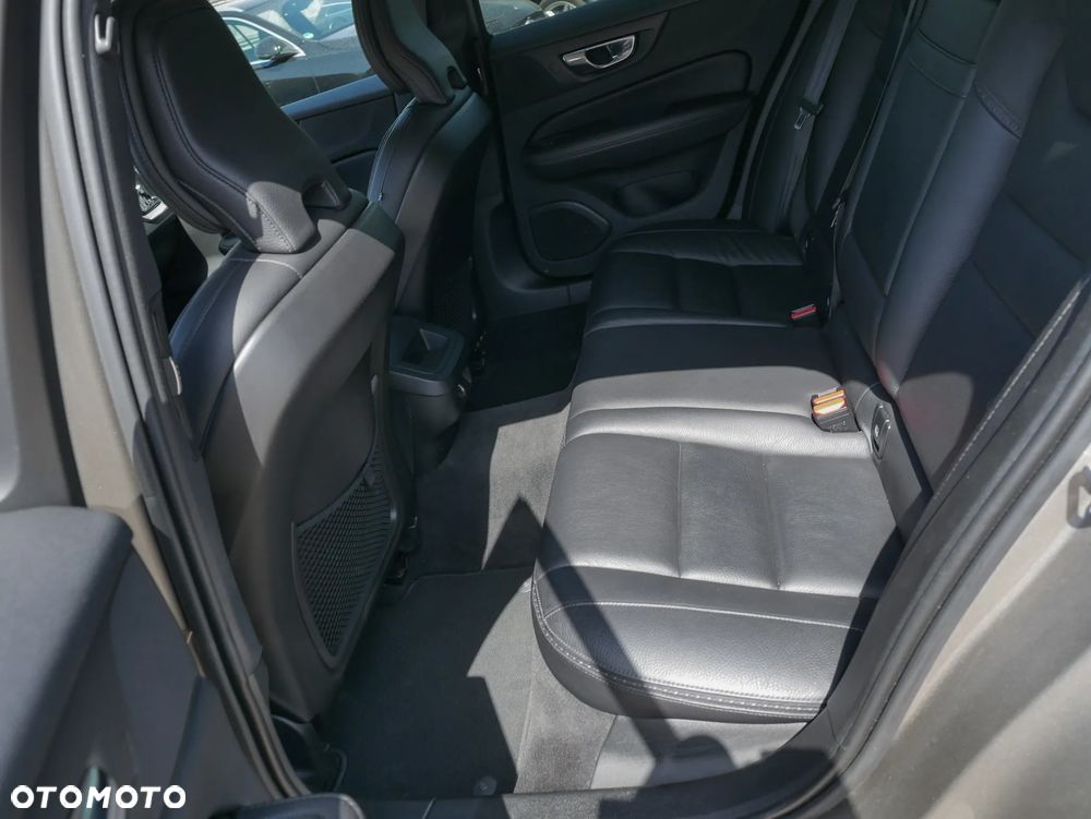 Volvo V60 Cross Country D4 AWD Geartronic Pro - 22