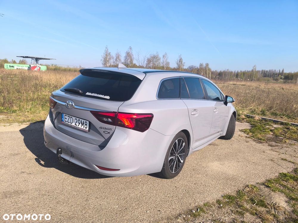 Toyota Avensis 1.8 Premium - 11