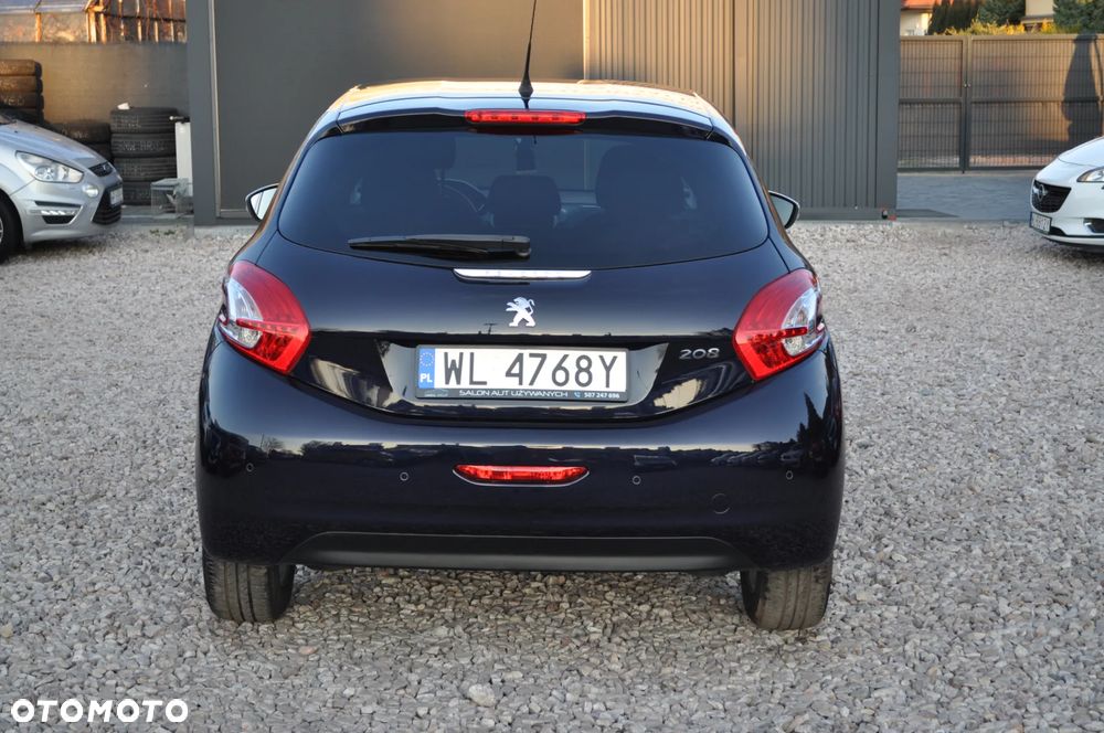 Peugeot 208 - 8