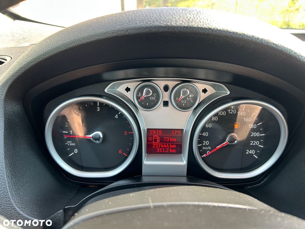 Ford Kuga 2.0 TDCi 2x4 Titanium - 11