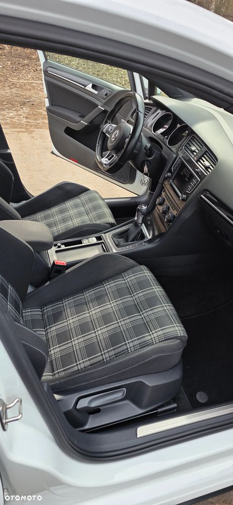 Volkswagen Golf - 12