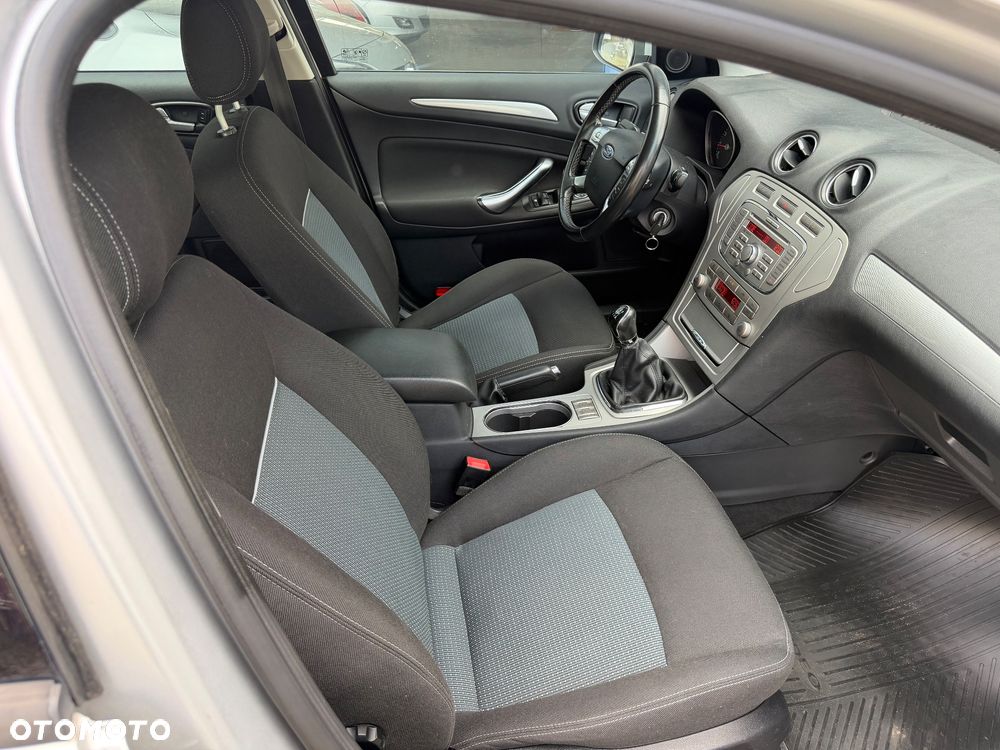 Ford Mondeo 2.0 Silver X - 24
