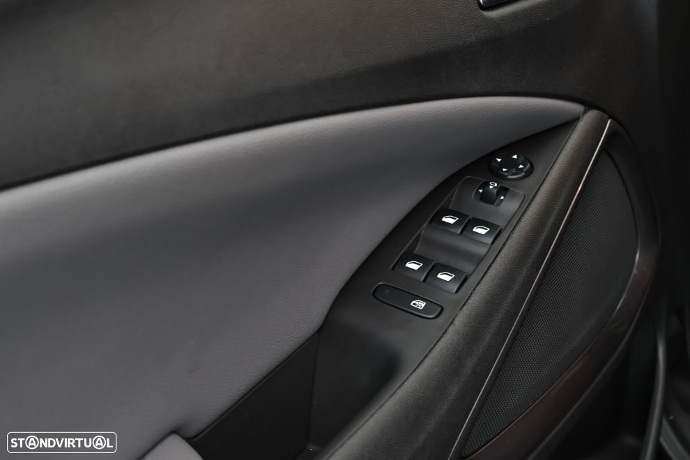 Opel Crossland X 1.2 T Innovation - 24