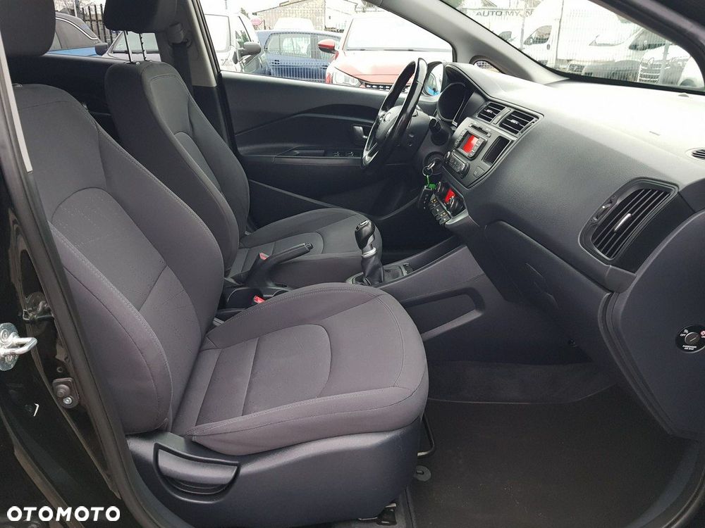 Kia Rio 1.4 Fifa World Cup Edition - 17