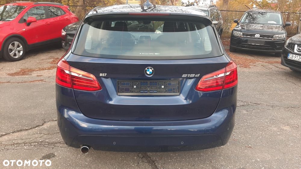 BMW Seria 2 218d - 8