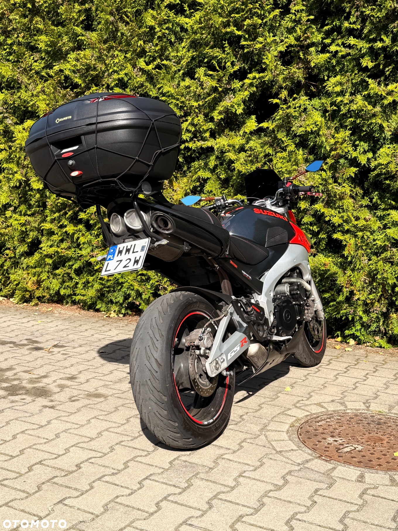 Suzuki GSR - 4