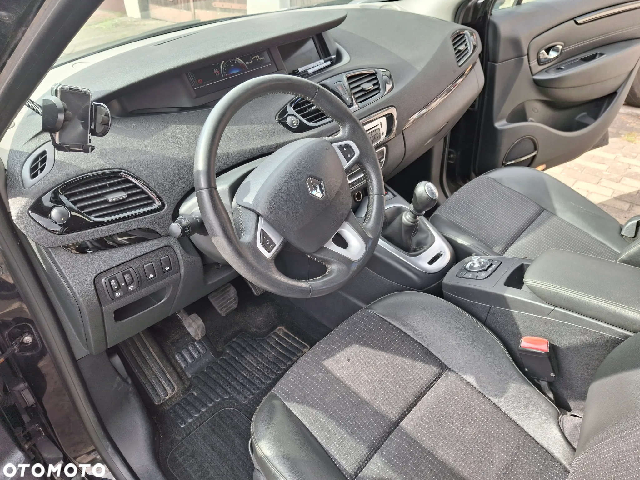Renault Scenic 1.6 dCi Energy Bose Edition - 11