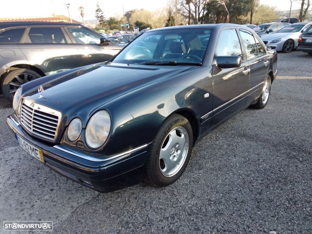 Mercedes-Benz E 300 TD Classic - 2